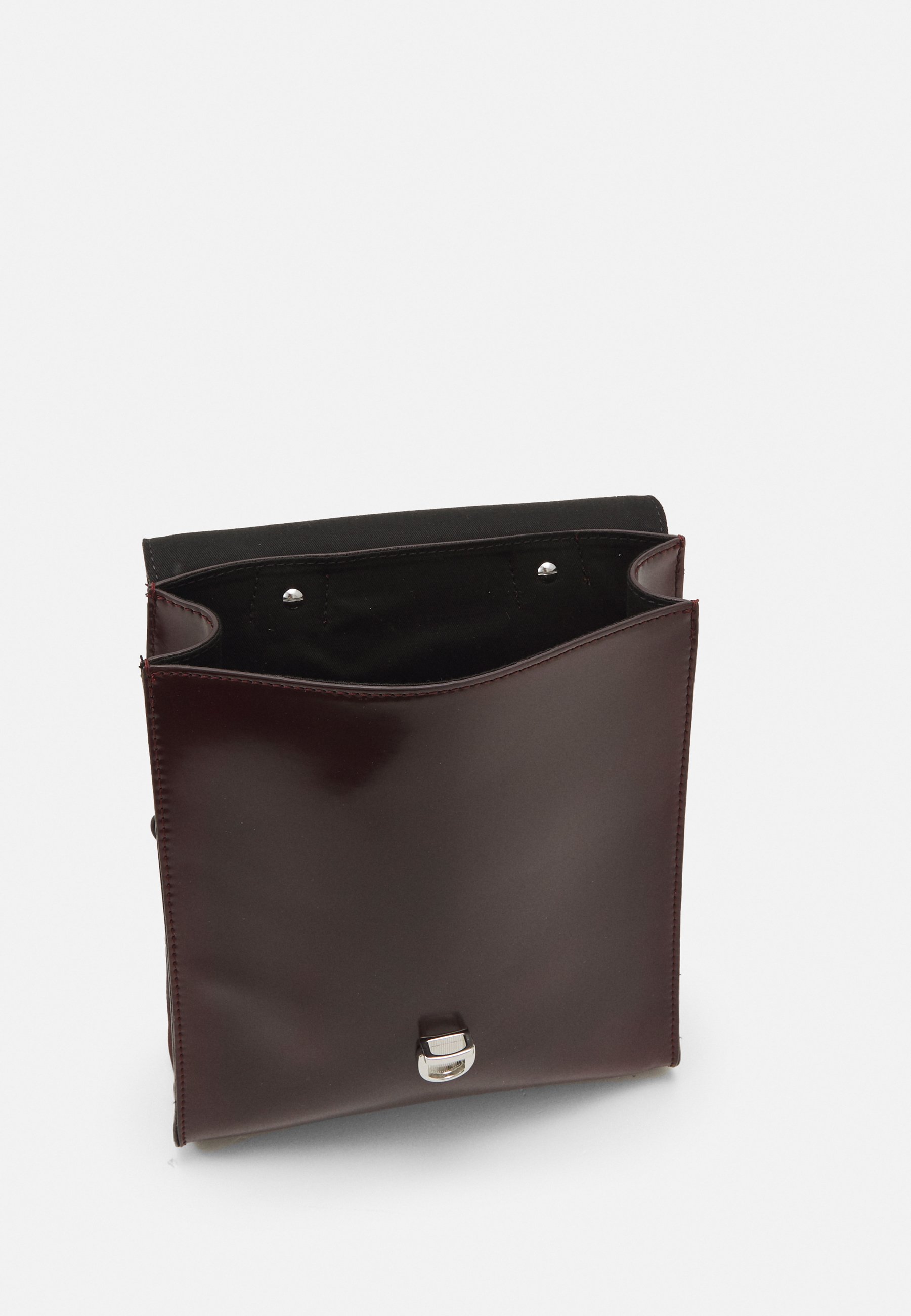 Dr.martens Norge Mini Ryggsekk Unisex Ryggsekk Kirsebærrød