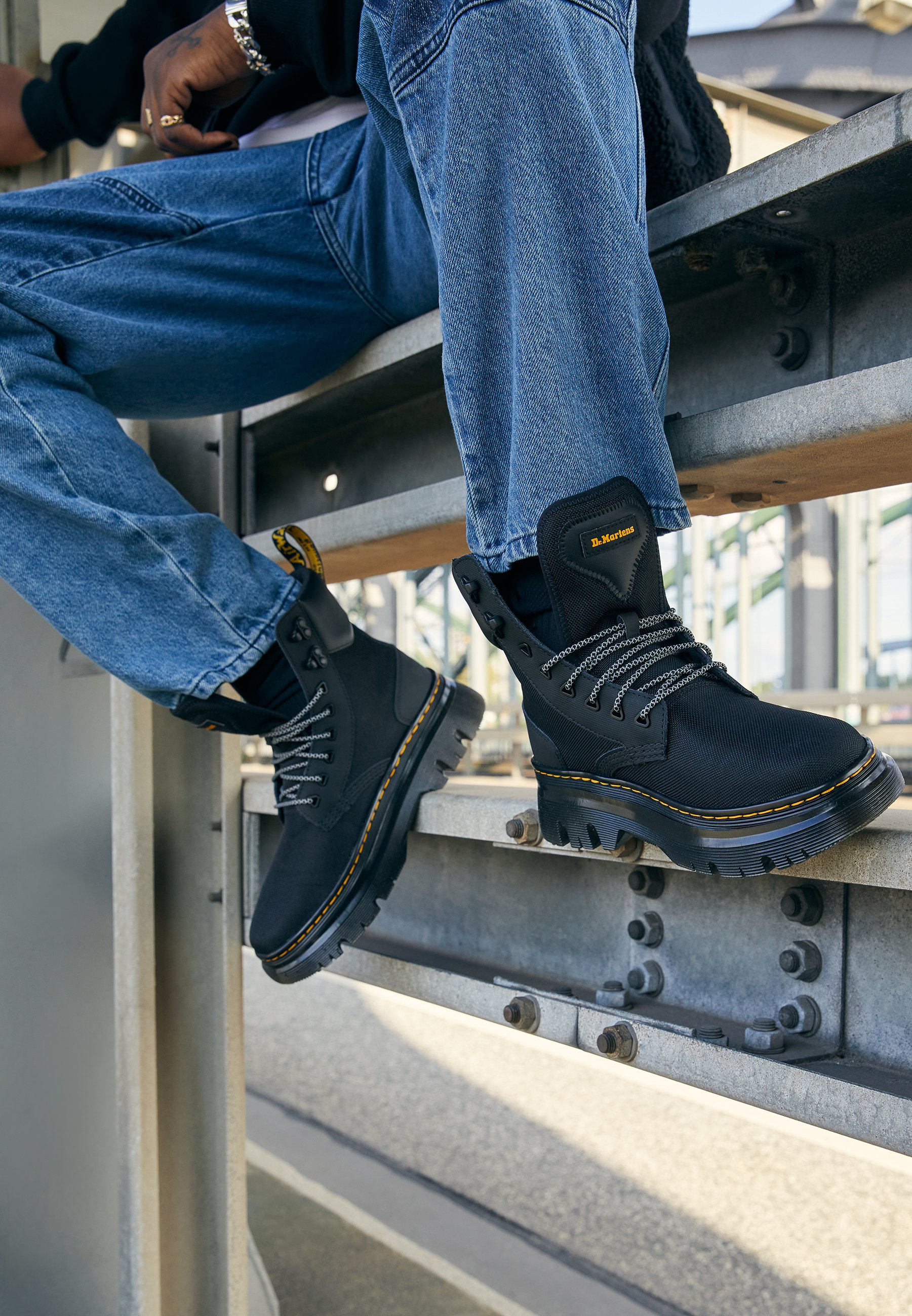 Dr.martens Norge Tarik Ekstra Tøff 50/50 Unisex Ankelstøvletter Svart